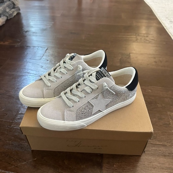 Vintage Havana Women’s rhinestone sneaker-size 7.5-grey/silver-brand new - Picture 13 of 15